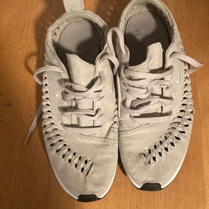 A pair of Nike shoes size 7 fairly new